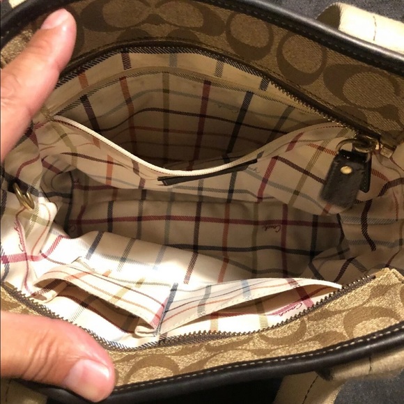 Coach 2 In 1 Handbag, includes a Coach organizer!! - Picture 4 of 8